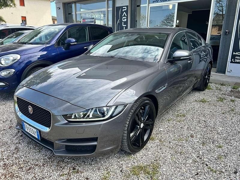 Usata Jaguar XE Portfolio 179 CV (131 kW) 2015 Grigio Berlina