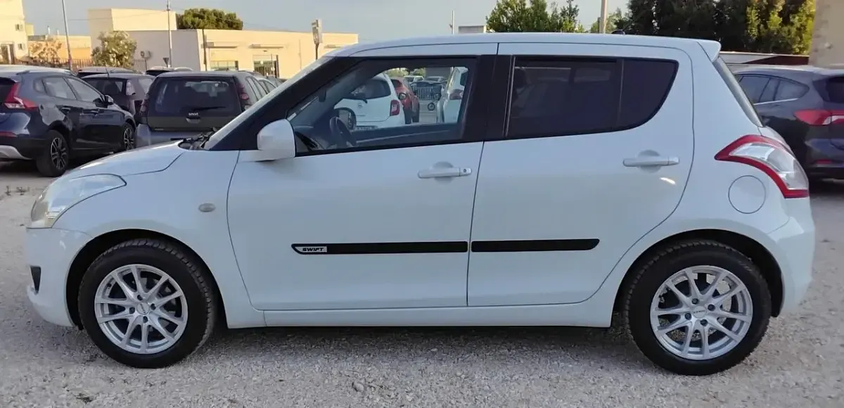 Usata Suzuki Swift GL 93 CV (68 kW) 2012 Bianco Utilitaria
