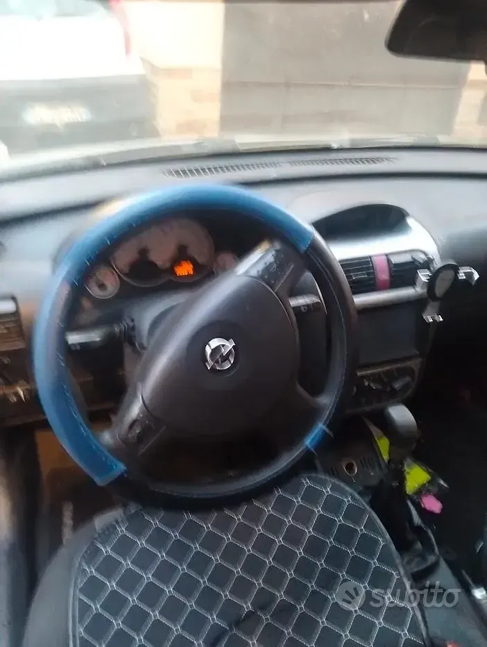 Usata Opel Corsa 69 CV (50 kW) 2006 Blu Utilitaria