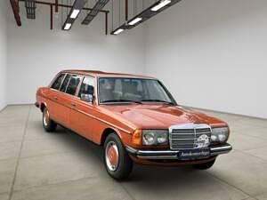 Usata Mercedes 250 129 CV (94 kW) 1978 Arancione Berlina