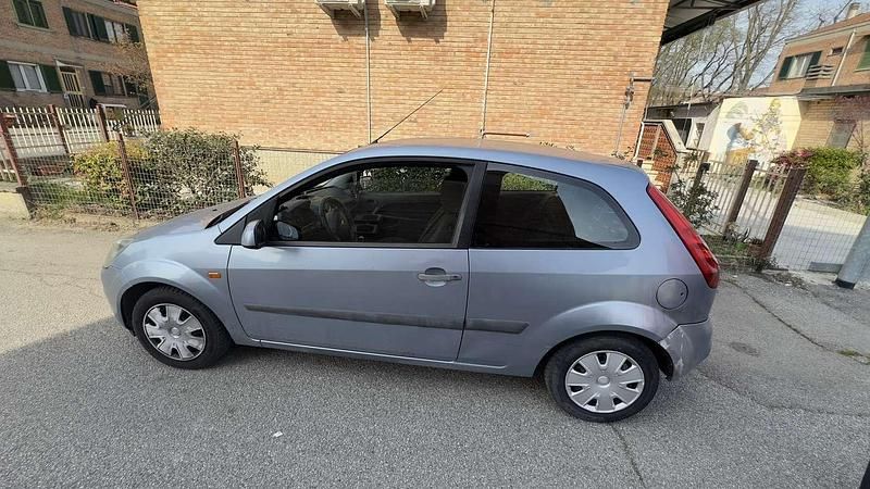 Usata Ford Fiesta Futura 75 CV (55 kW) 2006 Utilitaria