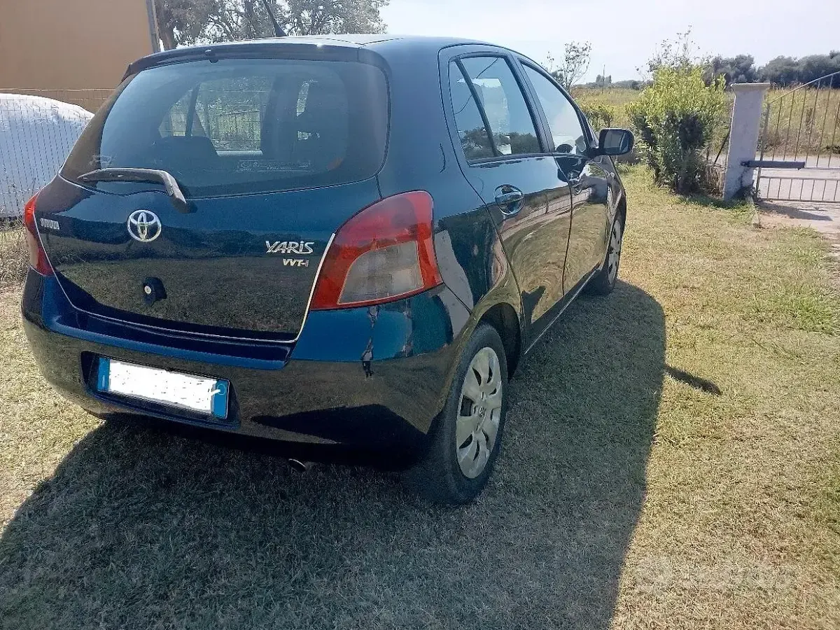 Usata Toyota Yaris 69 CV (50 kW) 2007 Bluazzurro Utilitaria