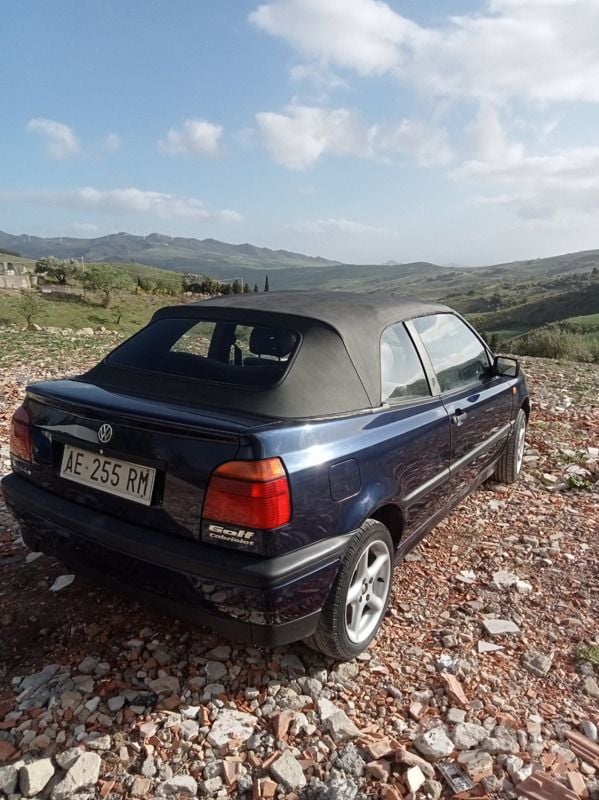 Usata VW Golf Cabriolet 90 CV (66 kW) 1995 Blu Cabrio