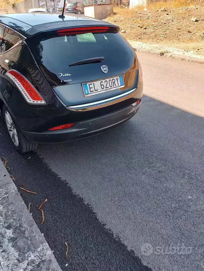 Usata Lancia Delta 120 CV (88 kW) 2012 Nero Utilitaria