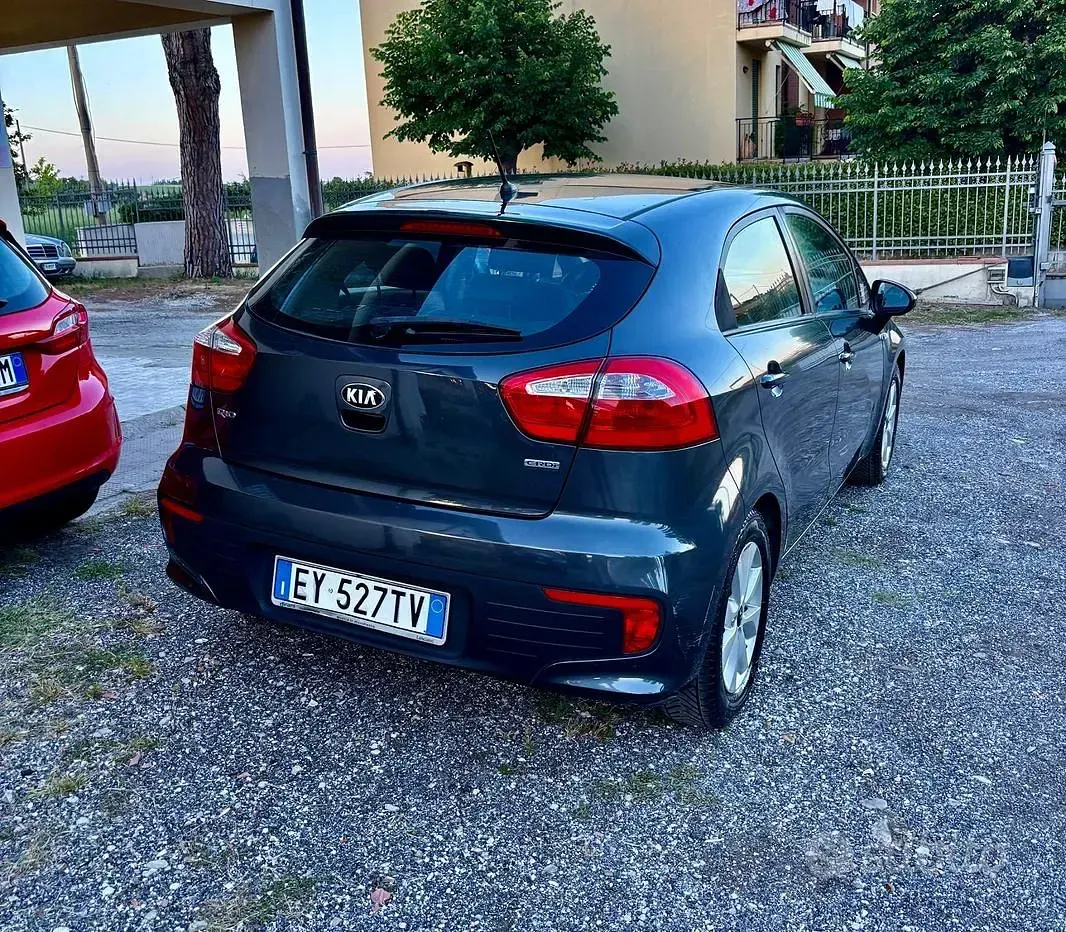 Usata Kia Rio 75 CV (55 kW) 2016 Grigio Utilitaria