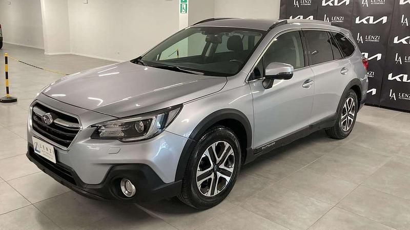 Usata Subaru Outback Premium 175 CV (128 kW) 2018 Argento Station wagon