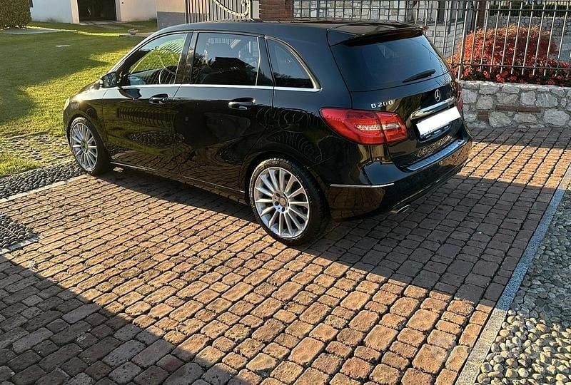 Usata Mercedes B200 Executive 136 CV (100 kW) 2013 Nero Utilitaria