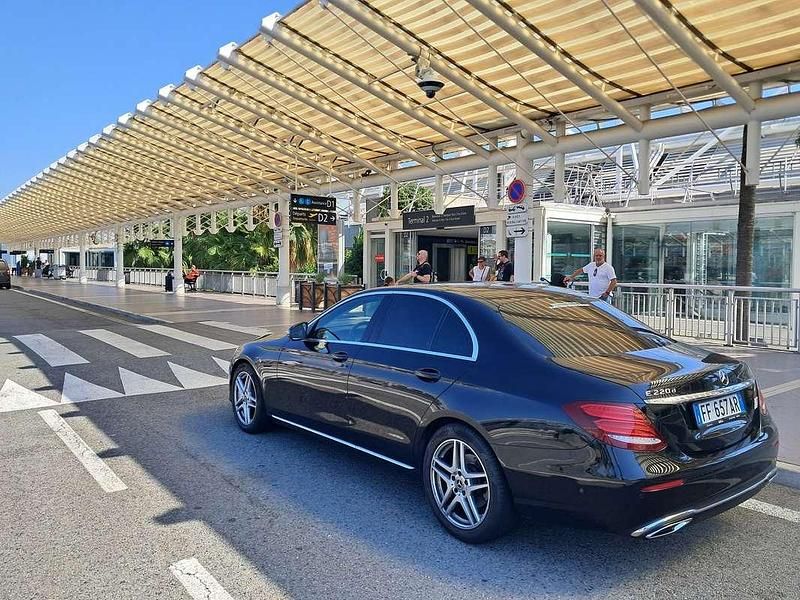 Usata Mercedes E220 Premium Plus 194 CV (142 kW) 2016 Nero Berlina