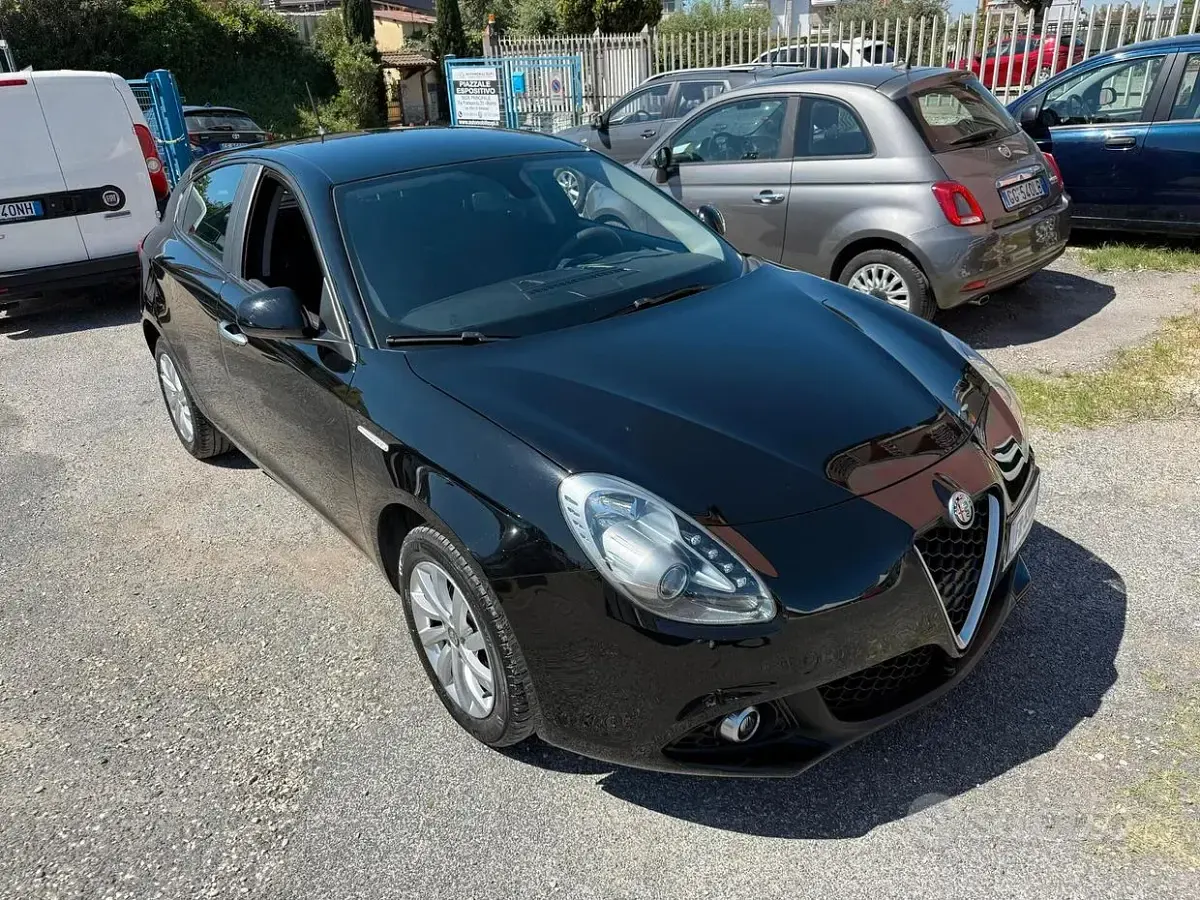 Begagnad Alfa Romeo Giulietta Super 120 HK (88 kW) 2018 Svart Halvkombi