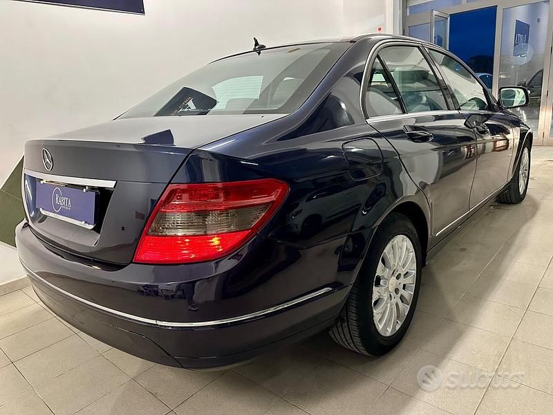 Usata Mercedes C220 Elegance 170 CV (125 kW) 2008 Blu Berlina