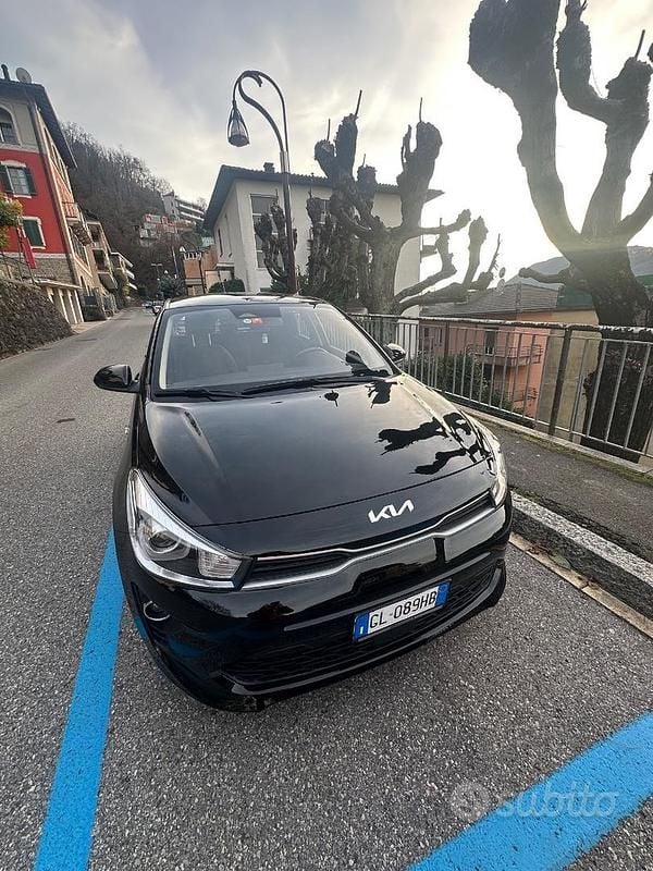 Nero Usata 2022 Kia Rio Tre volumi | 14.000 € - Immagine 1/4