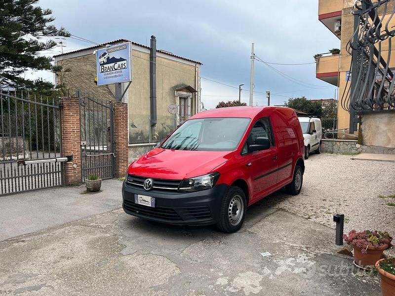 Rosso Usata 2015 VW Caddy Monovolume | 8290 € (Buon prezzo) - Immagine 1/4
