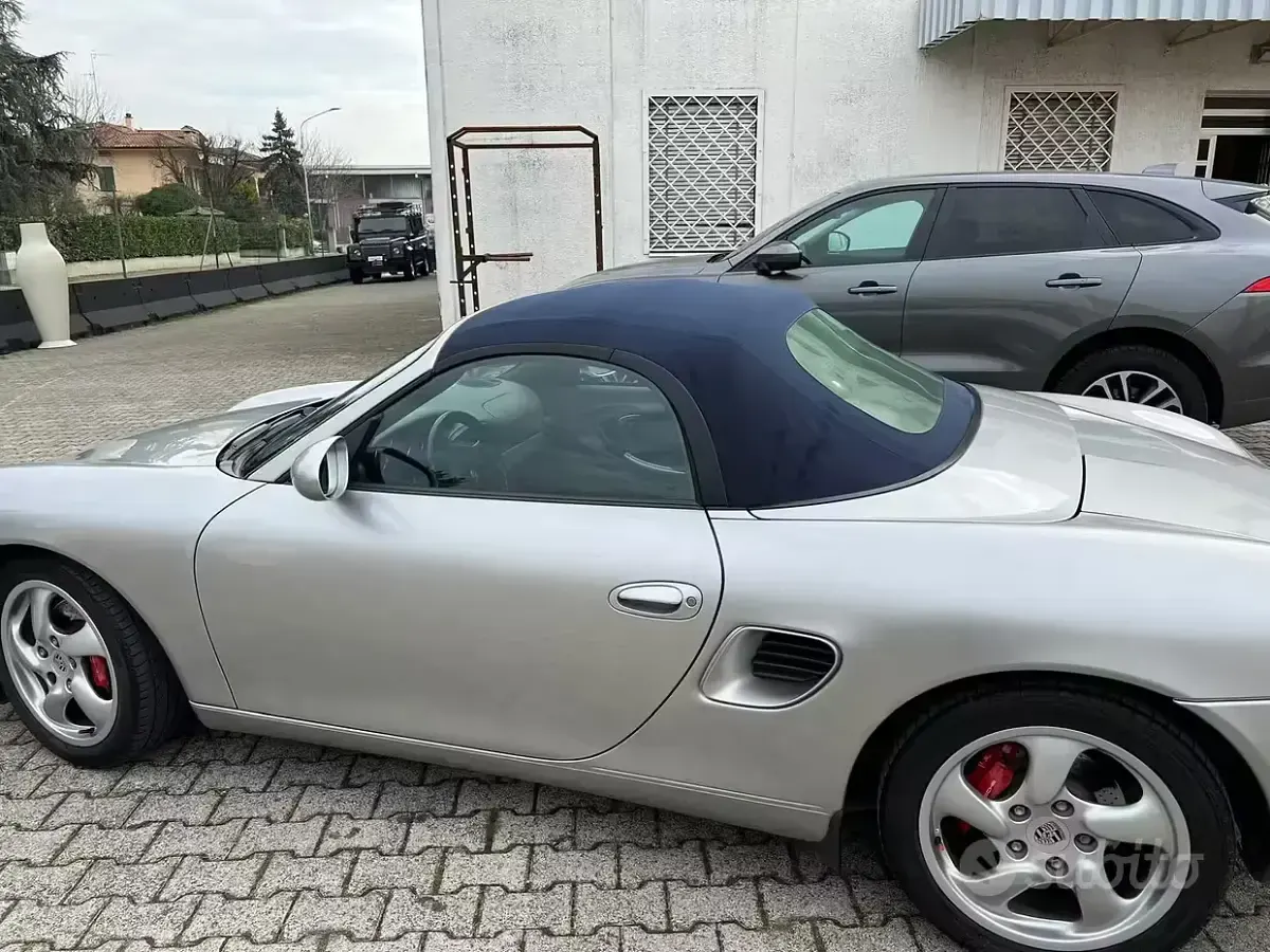 Usata Porsche Boxster 260 CV (191 kW) 2002 Grigio Cabrio