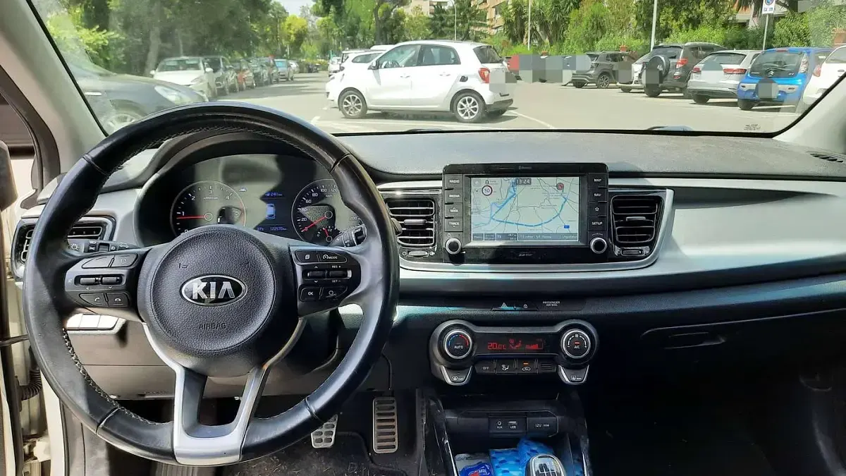 Usata Kia Rio 90 CV (66 kW) 2017 Bianco Berlina