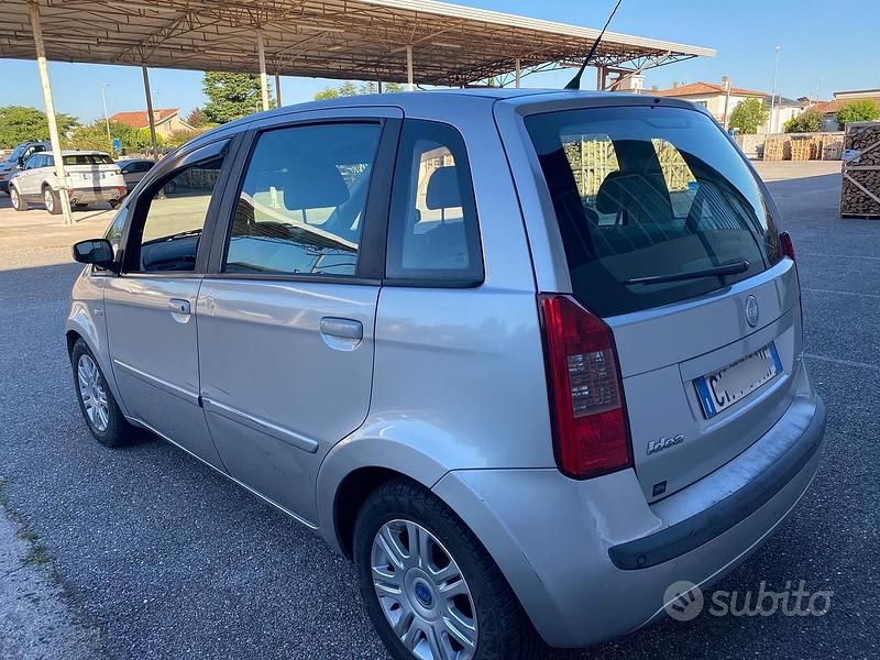 Usata Fiat Idea 69 CV (50 kW) 2004 Grigio Monovolume