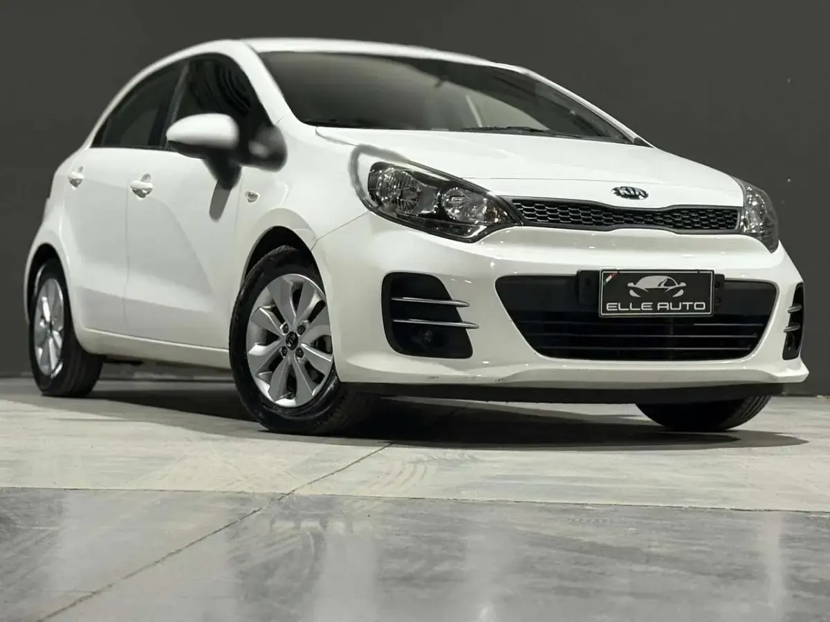 Usata Kia Rio 75 CV (55 kW) 2017 Bianco Berlina