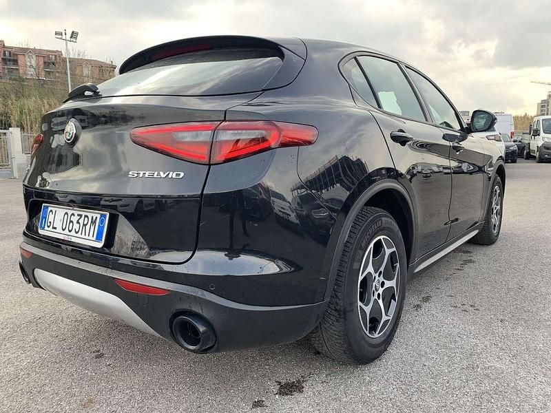 Usata Alfa Romeo Stelvio Business 190 CV (139 kW) 2022 Nero vulcano metallizzato SUV