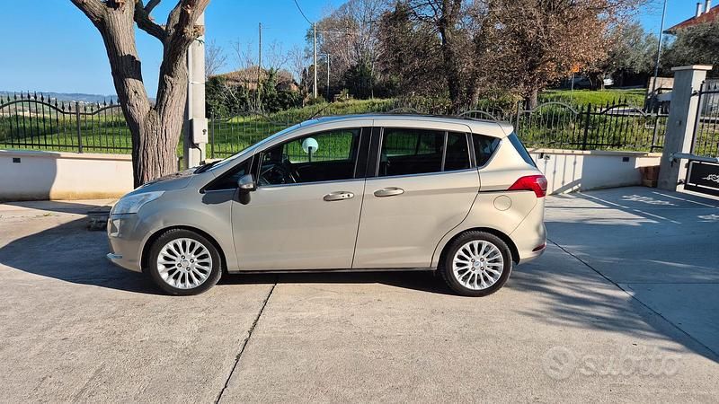 Begagnad Ford B-MAX Titanium 95 HK (69 kW) 2012 Gul Minibuss