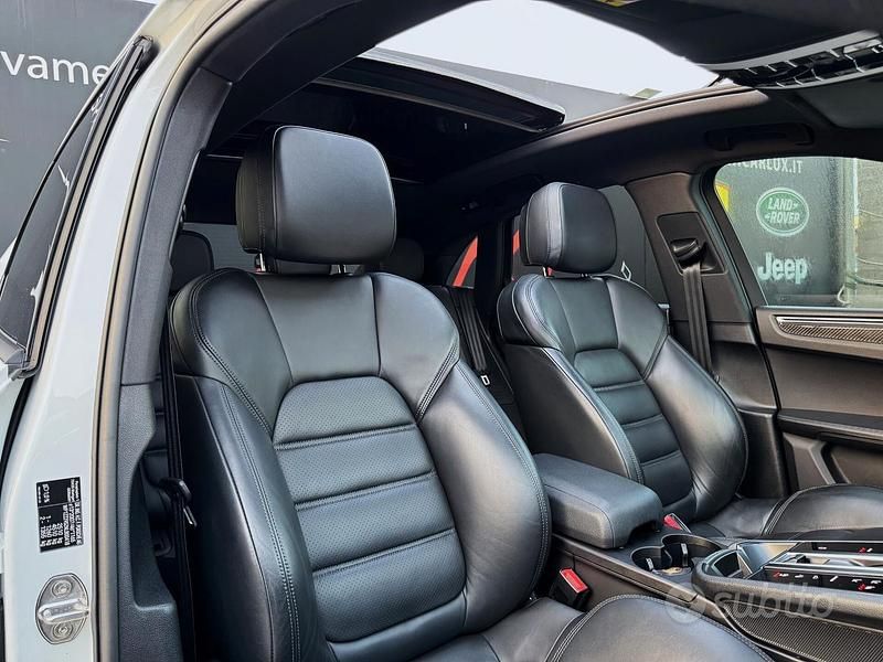 Usata Porsche Macan Turbo 265 CV (194 kW) 2021 Bianco SUV