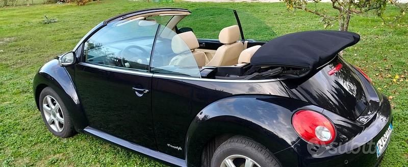 Usata VW New Beetle 2010 Nero Utilitaria