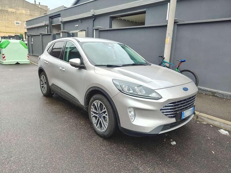 Usata Ford Kuga Titanium 152 CV (111 kW) 2021 Argento SUV