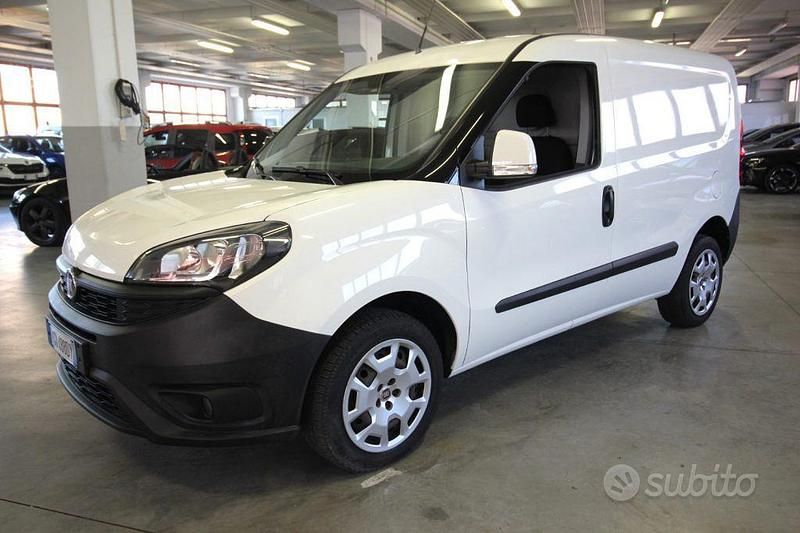 Usata Fiat Doblò Lounge 120 CV (88 kW) 2020 Bianco Monovolume
