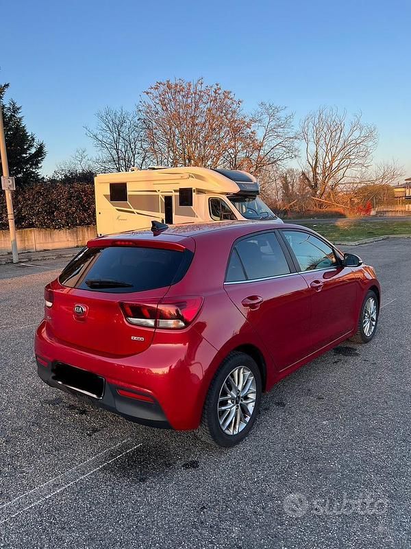 Usata Kia Rio Active 101 CV (74 kW) 2018 Rosso Berlina