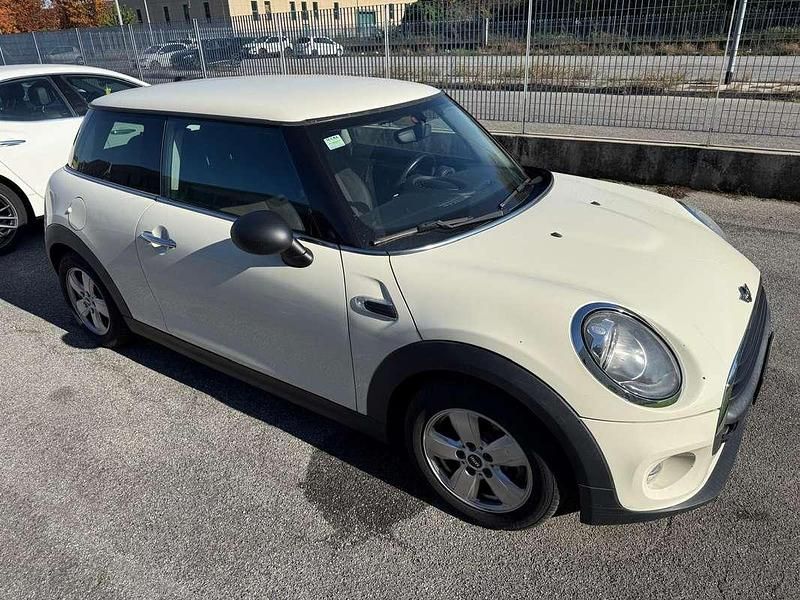 Usata Mini ONE 75 CV (55 kW) 2015 Beige Utilitaria