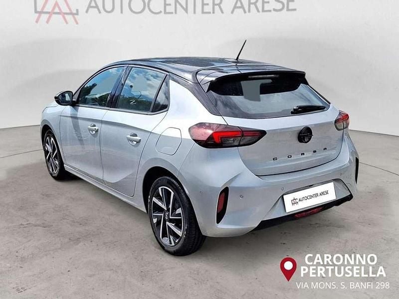 Używany Opel Corsa S 75 KM (55 kW) 2024 Srebrny Sedan/Limuzyna