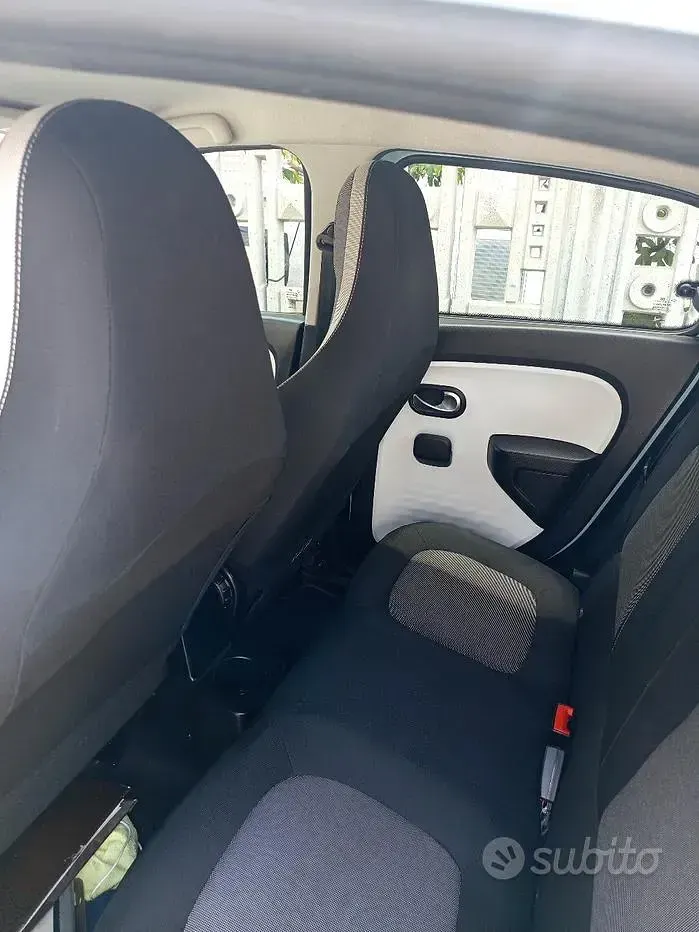 Usata Renault Twingo 30 kW (42 CV) 2024 Blu Utilitaria