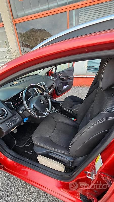 Usata Renault Clio GrandTour 90 CV (66 kW) 2014 Rosso Station wagon