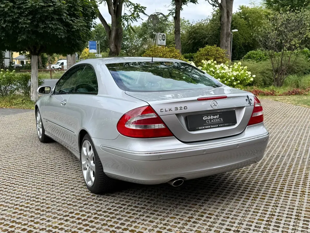 Usata Mercedes CLK320 218 CV (160 kW) 2002 Argento Coupé