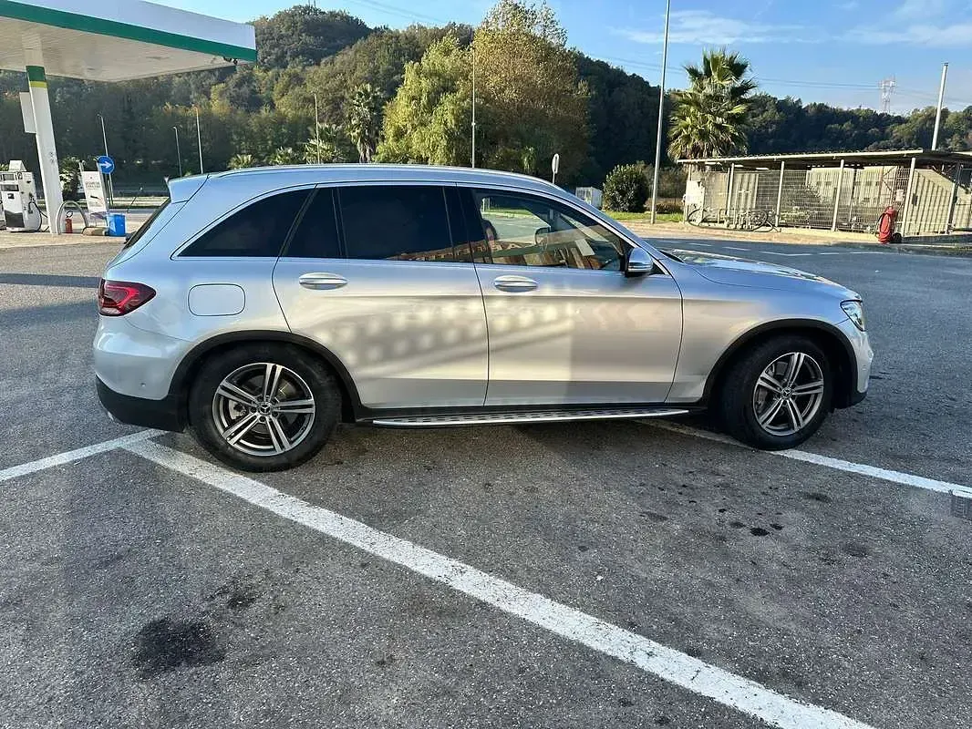 Usata Mercedes GLC300 245 CV (180 kW) 2021 Argento SUV
