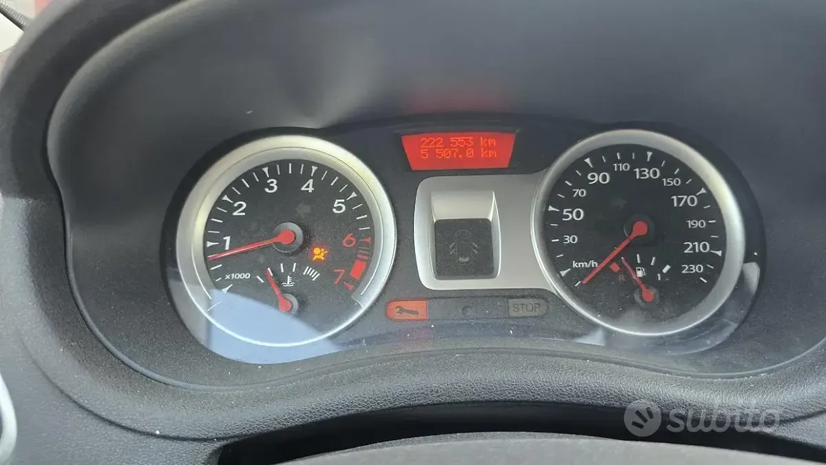 Usata Renault Clio II 100 CV (73 kW) 2011 Grigio Berlina