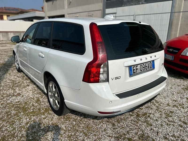 Usata Volvo V50 Plus 114 CV (83 kW) 2010 Bianco Station wagon