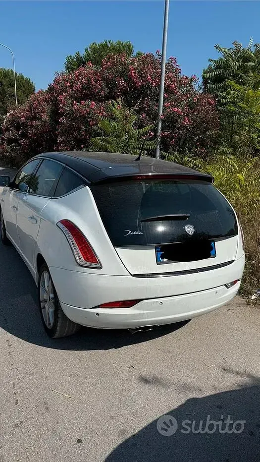 Usata Lancia Delta 190 CV (139 kW) 2014 Bianco Utilitaria
