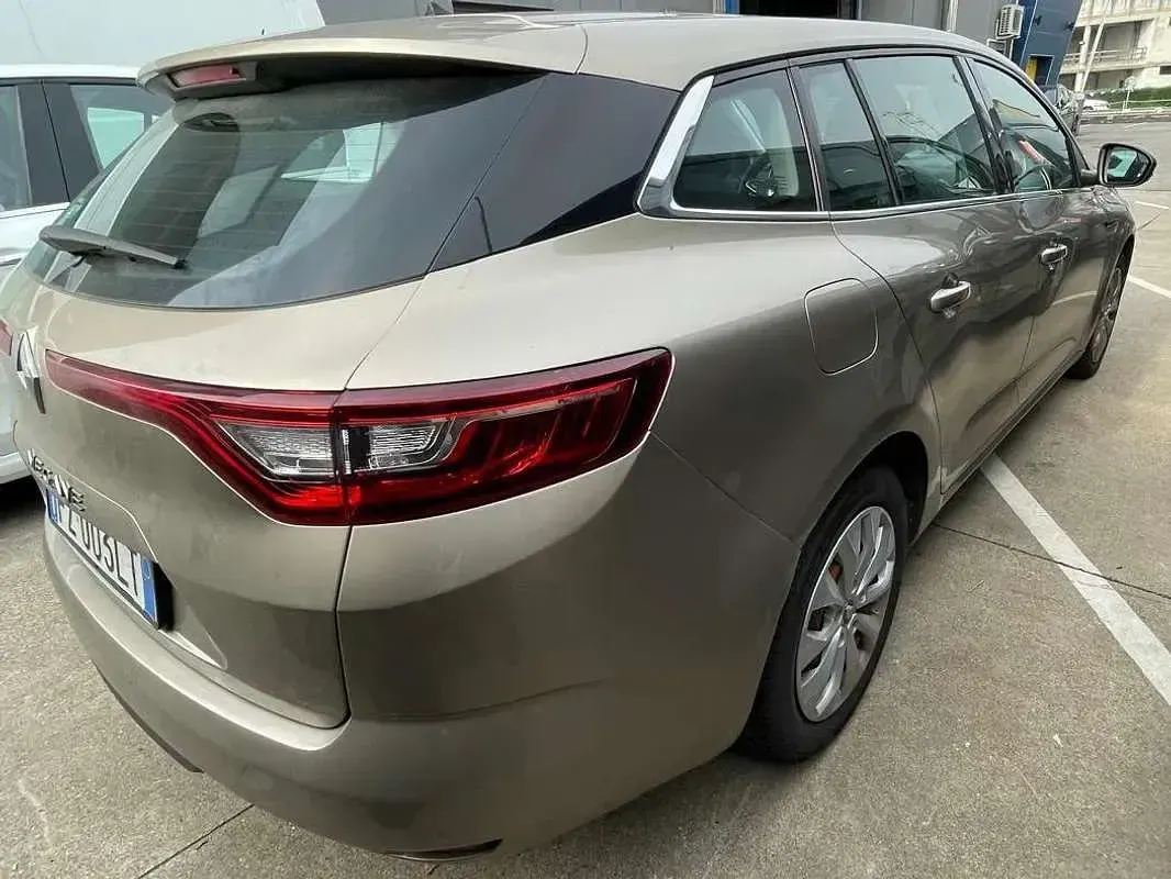 Usata Renault Mégane GrandTour 95 CV (69 kW) 2019 Oro Station wagon