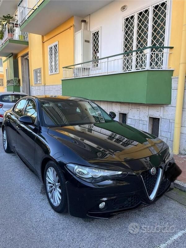 Nero Usata 2016 Alfa Romeo Giulia Super Tre volumi | 14.300 € (Super prezzo) - Immagine 1/4