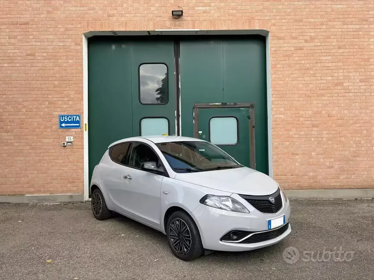 Usata Lancia Ypsilon S 69 CV (50 kW) 2019 Grigio Utilitaria