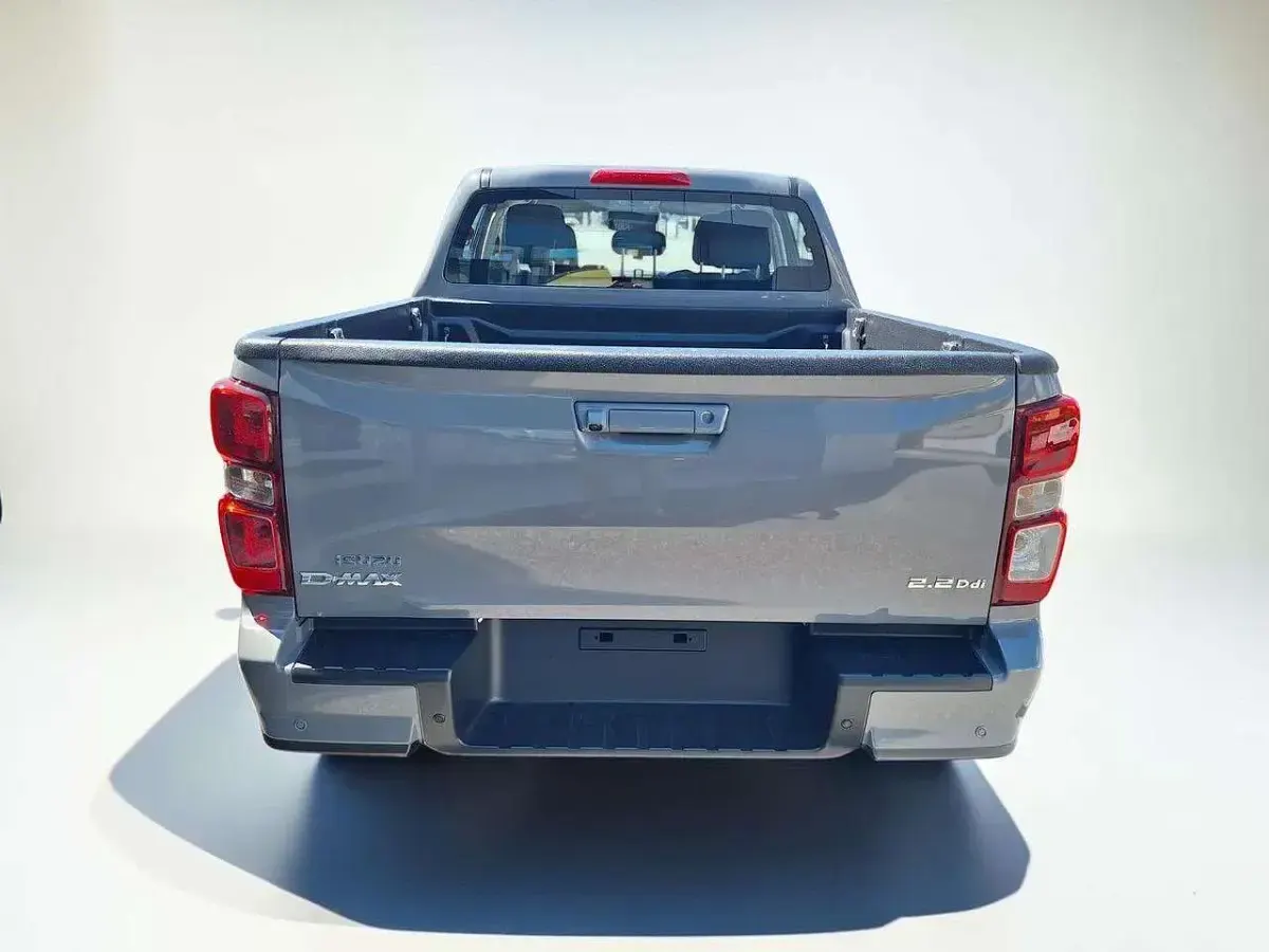 Nuova Isuzu D-Max 163 CV (119 kW) 2026 Grigio Pick-up