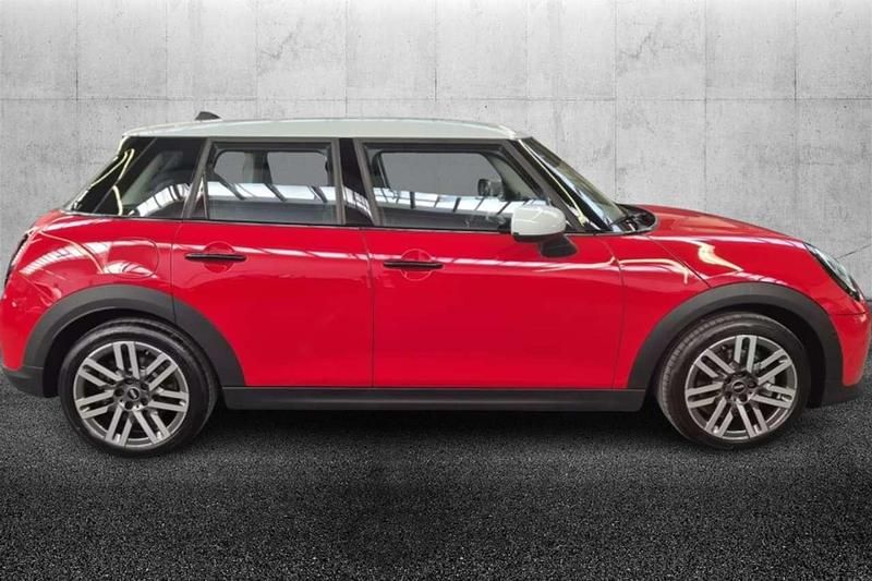 Usata Mini Cooper Essential 156 CV (114 kW) 2024 Rosso Utilitaria