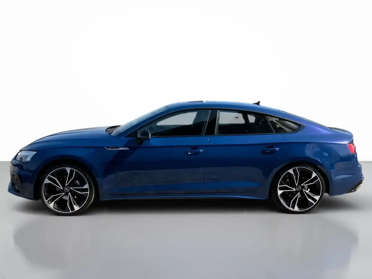 Usata Audi A5 Sportback S-Line 204 CV (150 kW) 2023 Blu ascari metallizzato Utilitaria