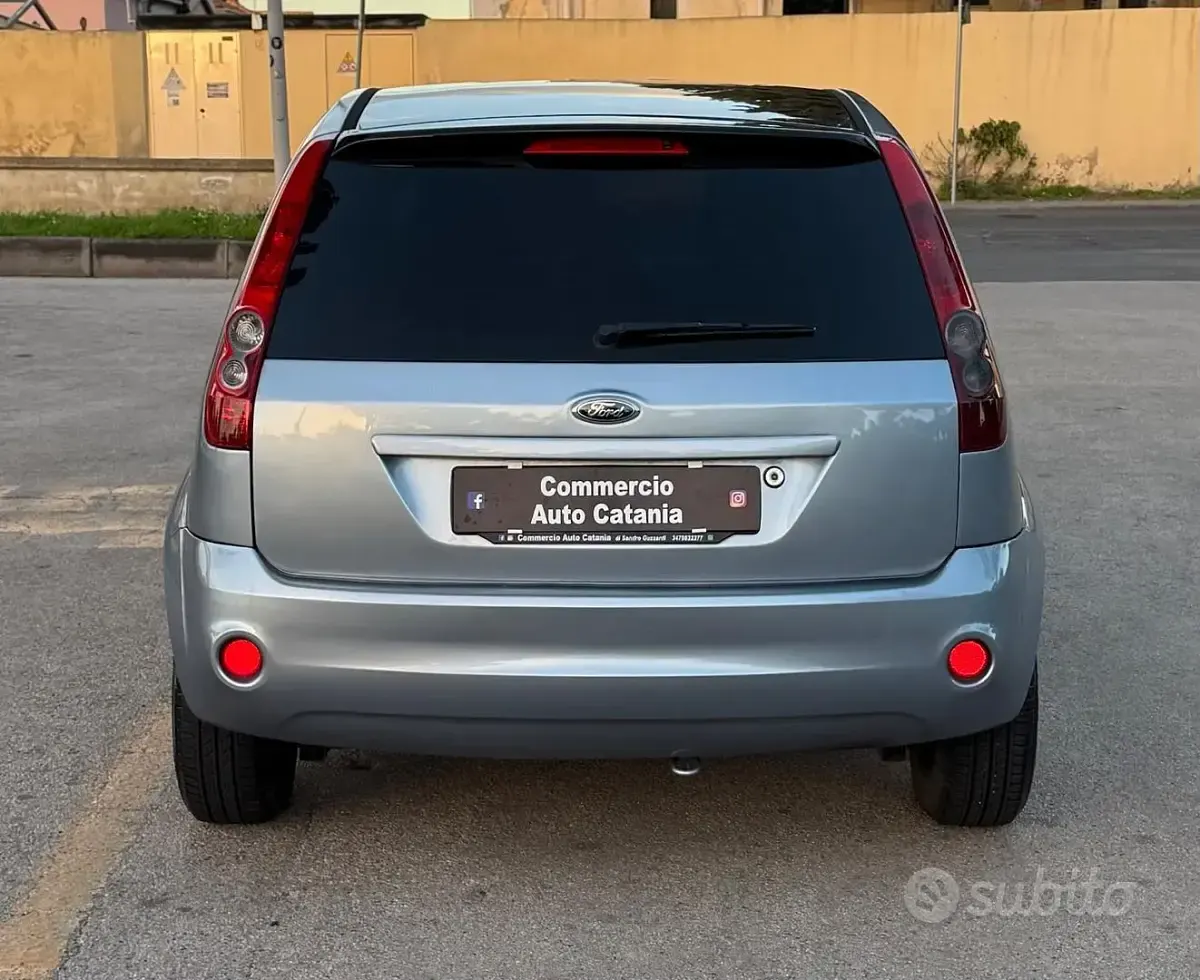 Usado Ford Fiesta Titanium 68 HP (50 kW) 2007 Azul Citadino