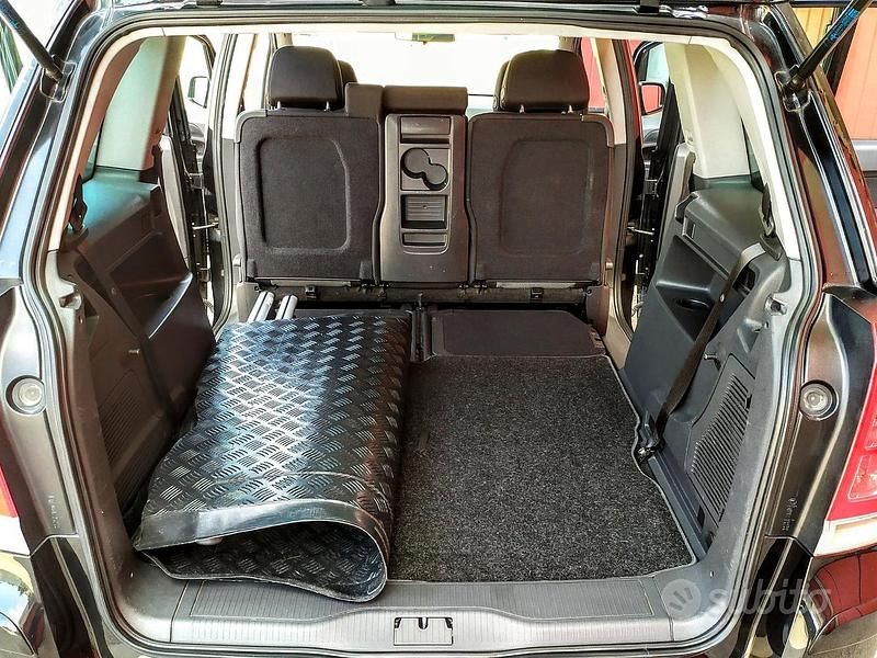Usata Opel Zafira 150 CV (110 kW) 2012 Monovolume