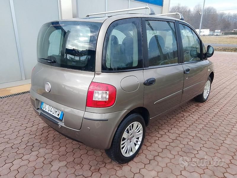 Usata Fiat Multipla Emotion 103 CV (75 kW) 2006 Grigio Monovolume