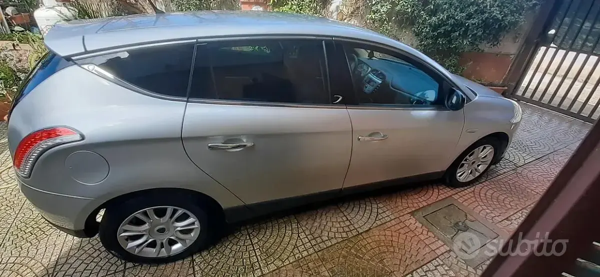 Usata Lancia Delta 120 CV (88 kW) 2013 Utilitaria