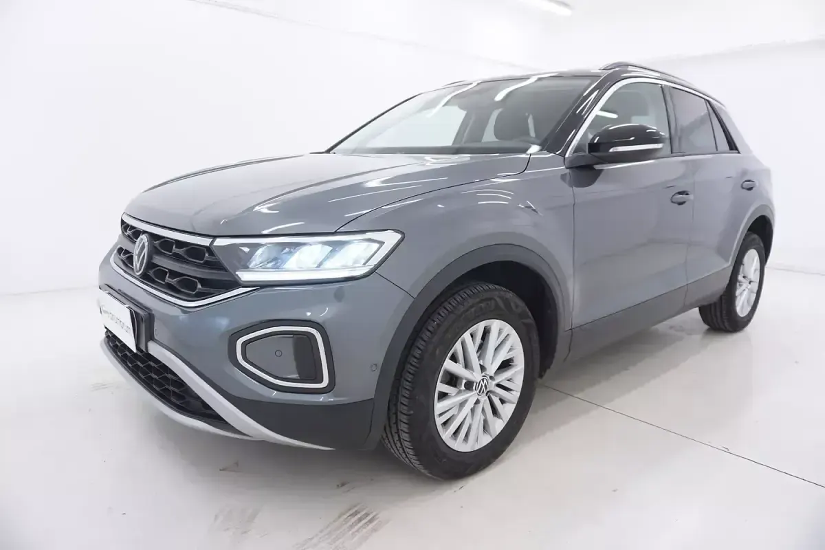 Usata VW T-Roc Life 110 CV (80 kW) 2022 Grigiogrigio SUV