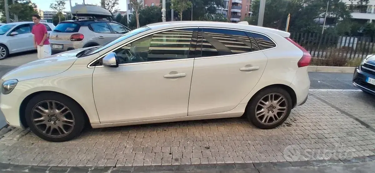 Occasion Volvo V40 R-Design Kinetic 115 ch (84 kW) 2014 Berline