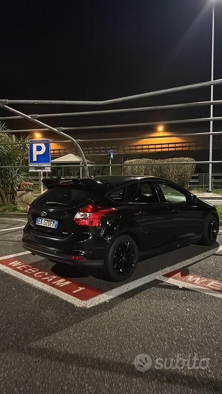 Usata Ford Focus 95 CV (69 kW) 2011 Nero Berlina