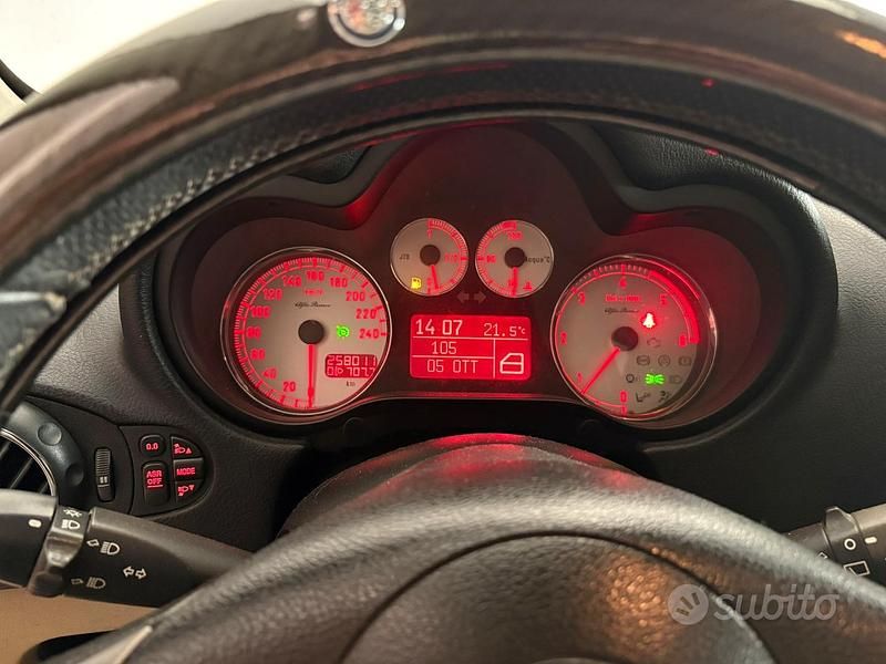 Usata Alfa Romeo 147 150 CV (110 kW) 2007 Grigio Utilitaria